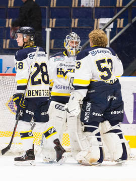 s målvakt Erik Ersberg, Anton Bengtsson jublar