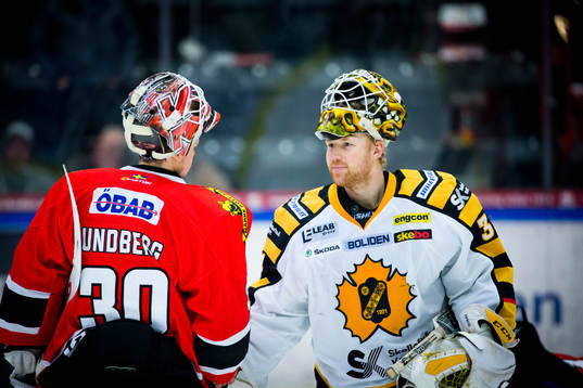 Örebros målvakt Henrik Lundberg och Skellefteås målvakt
