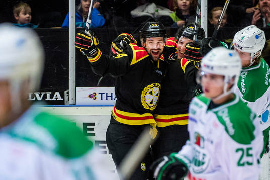 Brynäs Johan Alcén och Jacob Blomqvist jublar