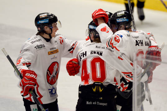 Vita Hästens Tobias Liljendahl jublar