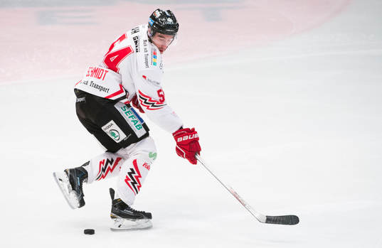 Vita Hästens Adam Schmidt