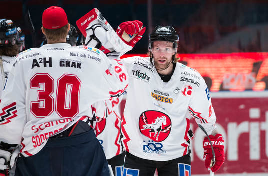 Vita Hästens Joachim Nermark och målvakt Linus