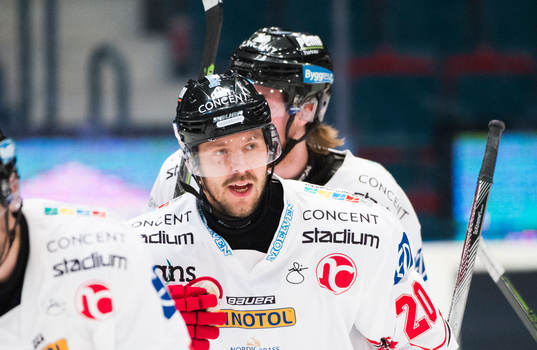Vita Hästens Marcus Eriksson jublar