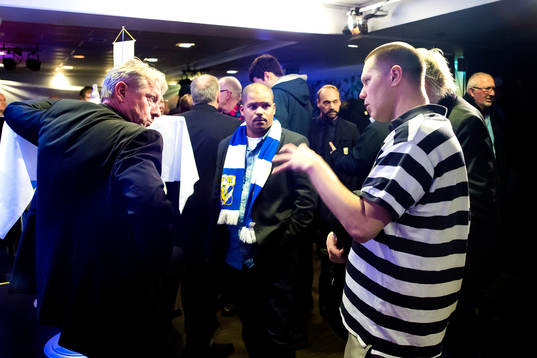 Ulf Ivarsson, kassör i IFK Göteborg, får svara på