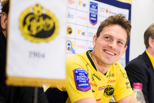 Elfsborgs nyförvärv Jörgen Horn skrattar