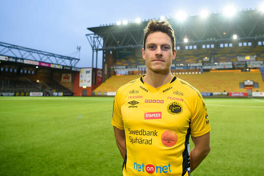 Nyförvärvet Jörgen Horn poserar på Borås arena
