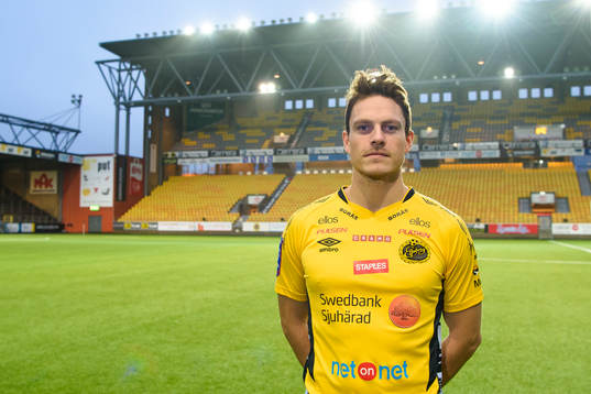 Nyförvärvet Jörgen Horn poserar på Borås arena