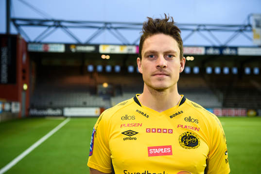 Nyförvärvet Jörgen Horn poserar på Borås arena