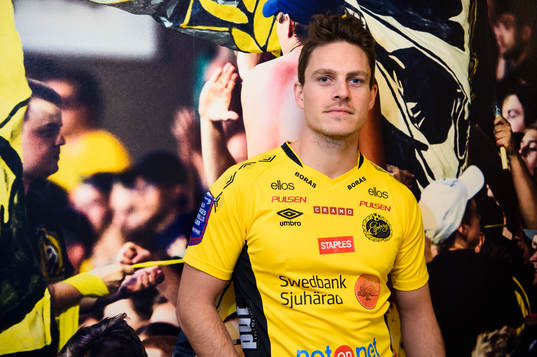 Nyförvärvet Jörgen Horn poserar på Borås arena
