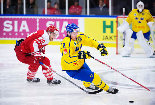 Danmarks Martin Eskildsen fäller Sveriges Gustav Forsling
