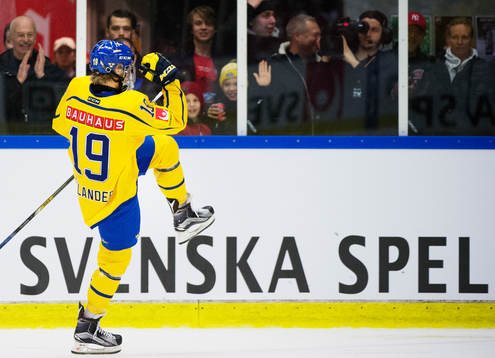 Sveriges Alexander Nylander jublar