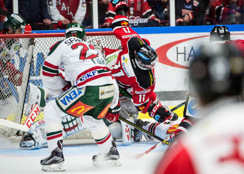 Malmö Redhawks Joey Tenute i oklar målsituation framför