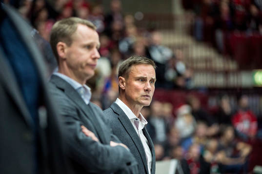 Frölundas assisterande tränare Robert Ohlsson och