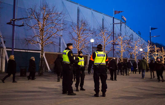 Poliser utanför Johanneshovs Isstadion