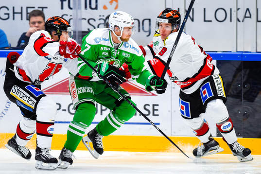 Rögles Partik Cehlin och Örebros Mikko Lehtonen