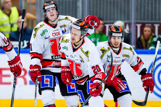 Örebros spelare jublar