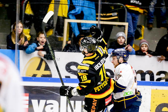 Skellefteås Pontus Petterström jublar