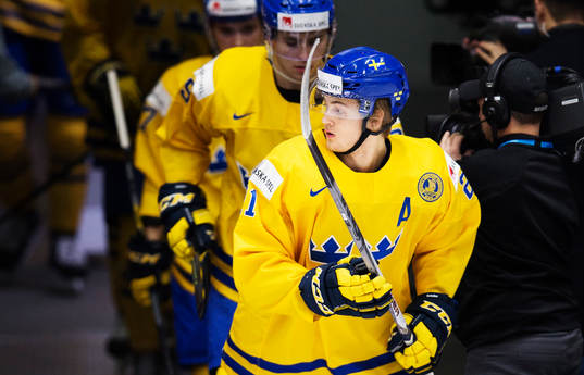 Sveriges William Nylander gör entré till uppvärmningen