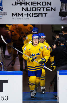 Sveriges William Nylander gör entré till uppvärmningen