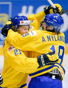 Sveriges William Nylander och Alexander Nylander jublar