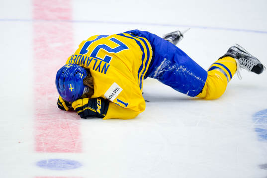 Sveriges William Nylander har ont