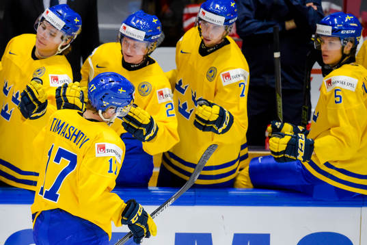 Sveriges Dmytro Timashov jublar