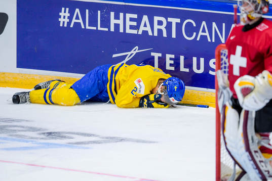 Sveriges Adrian Kempe har ont