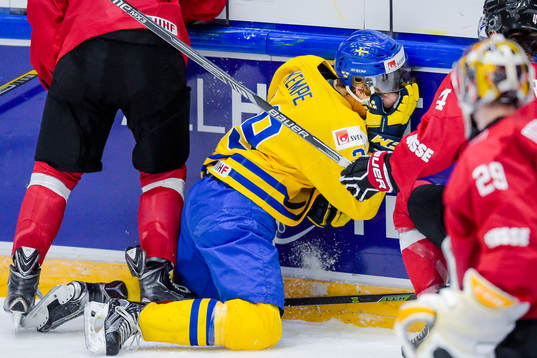 Sveriges Adrian Kempe har ont