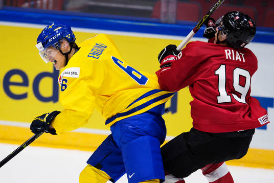 Sveriges Andreas Englund i en duell med Schweiz Damien Riat