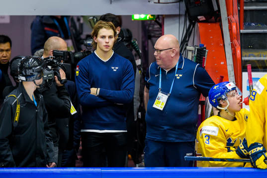 Sveriges skadade spelare Adrian Kempe