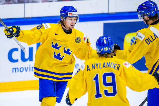 Sveriges Rasmus Asplund och Alexander Nylander jublar
