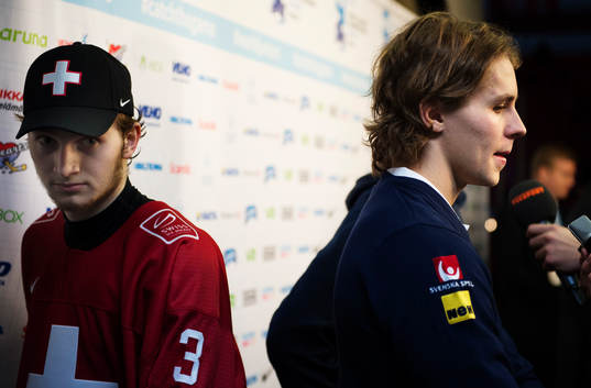 Schweiz Andrea Glauser passerar Sveriges Adrian Kempe i