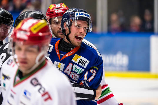 Växjös Alexander Johansson skriker