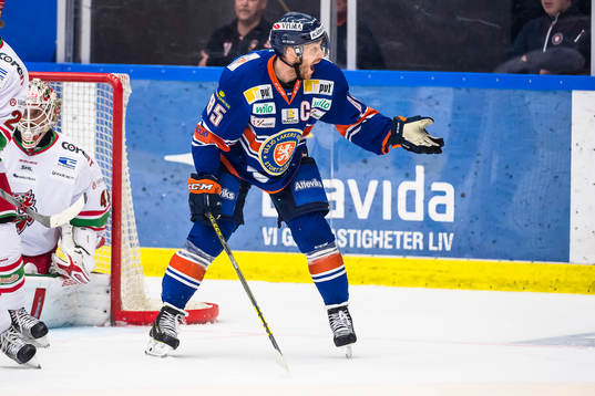 Växjös Liam Reddox skriker mot domaren