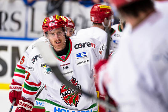 Modos Peter Öberg jublar