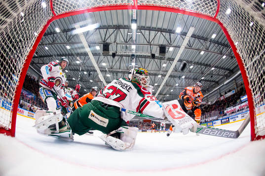 Karlskronas Alexander Bergström  gör 2-0 till Karlskrona