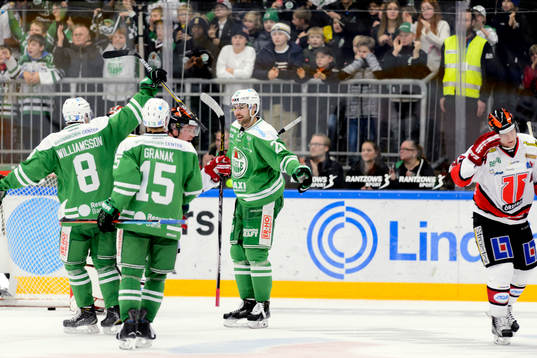 Rögles Jesper Williamsson och Dominik Granak jublar med