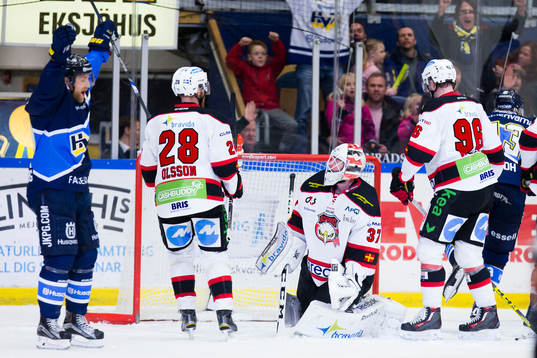 s Martin Thörnberg och Oscar Sundh (h) jublar