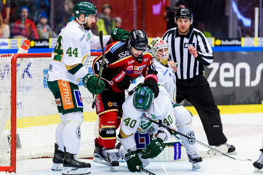 Luleås Jacob Micflikier i bråk med Färjestads Niklas