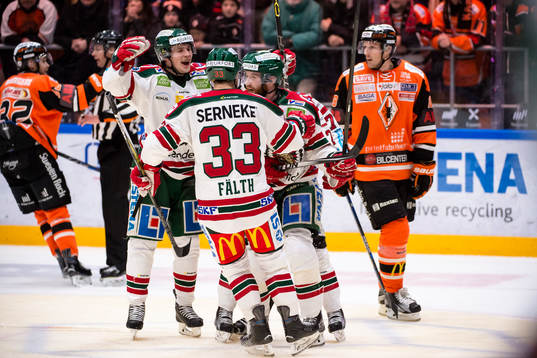 Frölundas Robin Figren  har gjort 4-2 och jublar