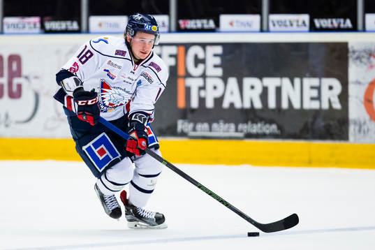 Linköpings Jacob Lilja med pucken