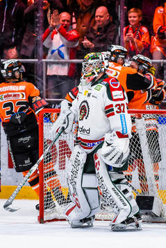 Frölundas målvakt Johan Gustafsson deppar