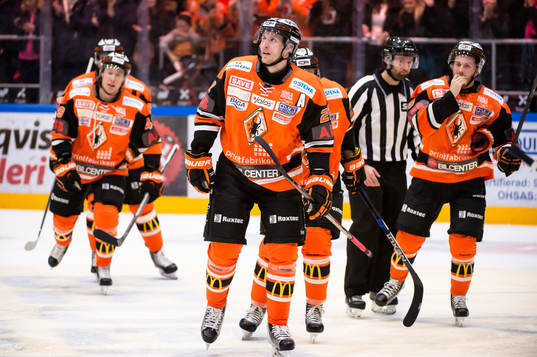 Karlskronas Alexander Bergström jublar
