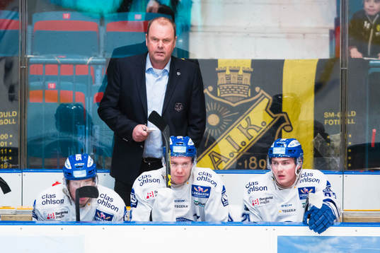 Leksands tränare Per-Erik Johnsson i avbytarbåset