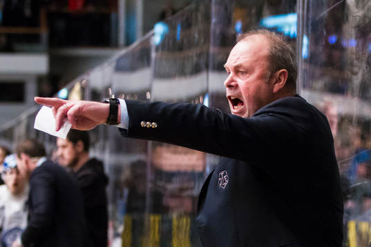 Leksands tränare Per-Erik Johnsson reagerar