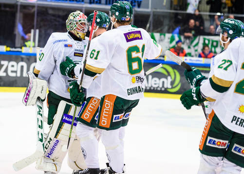 Färjestads målvakt Lars Haugen jublar