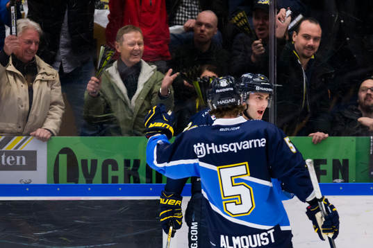s Adam Almquist och Erik Christensen jublar