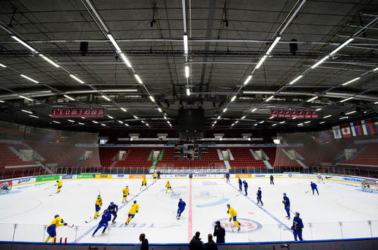 Överblick av Sveriges träning i Helsinki Ice Hall vid