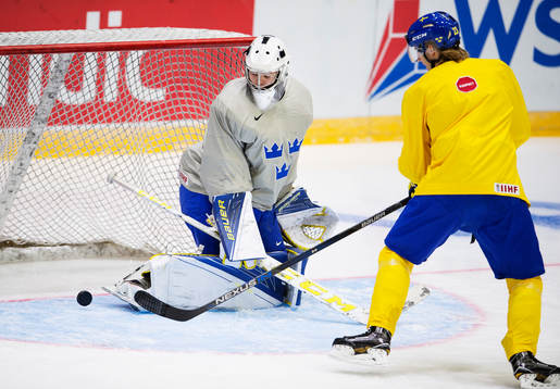 Målvakten Linus Söderström och Oskar Lindblom