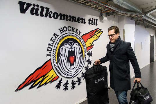 Växjös huvudtränare Sam Hallam
